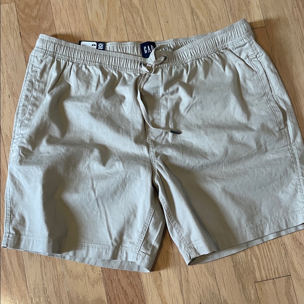 GAP men’s Khaki Drawstring Shorts new with tag size extra large